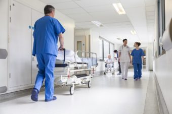 Covid-19: Krankenhausverlegung ins Nachbarland picture news