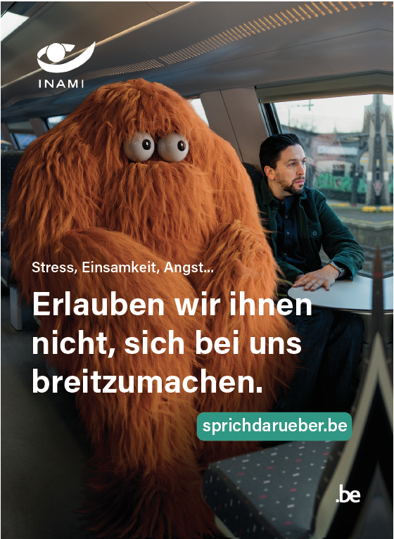 großes, oranges Monster sitzt neben nachdenklichem Mann im Zug